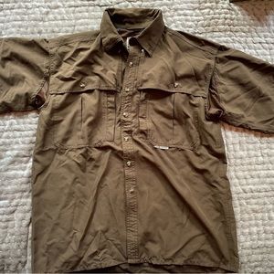 Drake Waterfowl Vented Button Down Fishing Shirt Short Sleeve Brown Size M.